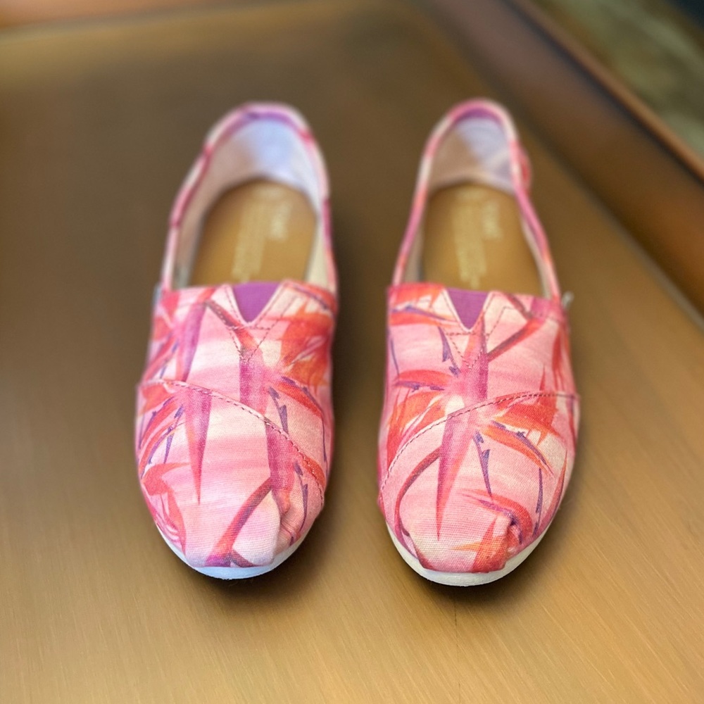 TOMS Bird of Paradise Pink Slip On Size 6.5